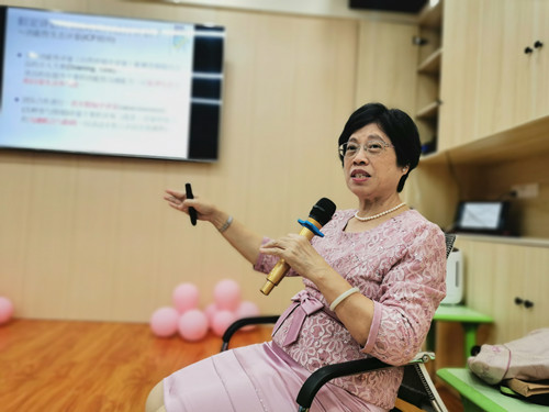 专家引领点亮思想 教师培训精彩高效