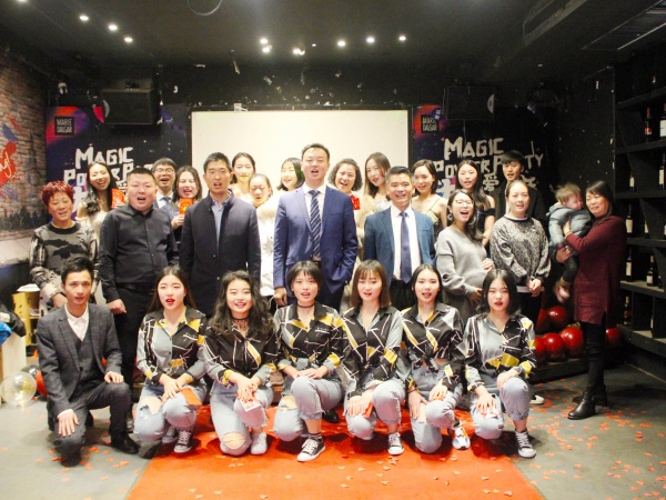 瑞曼语训“聚才合力、同心筑梦”2018年会暨优秀员工表彰大会圆满结束