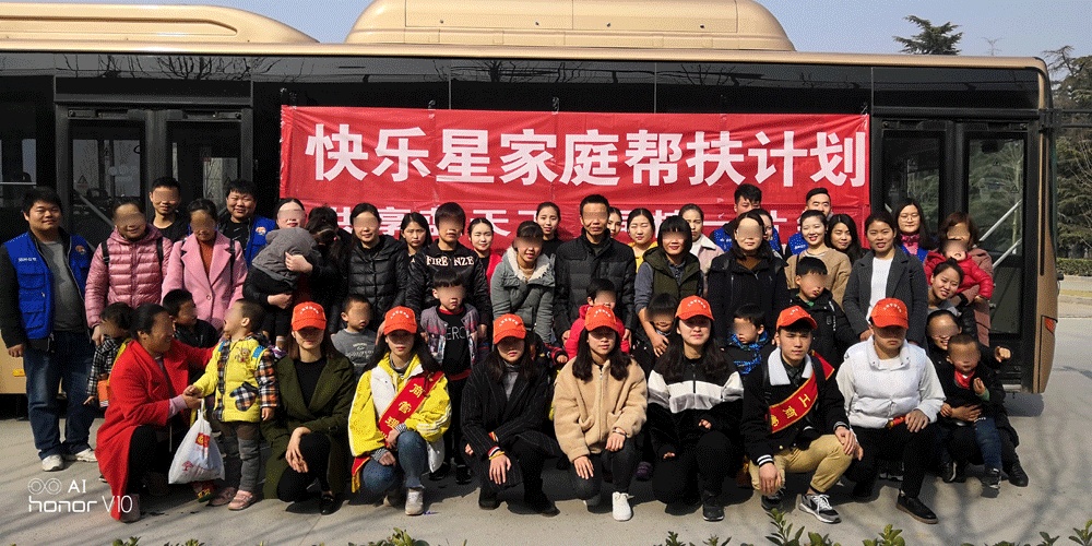 “共享蓝天下 同植一片绿” ------瑞曼语训携手公交二公司植树