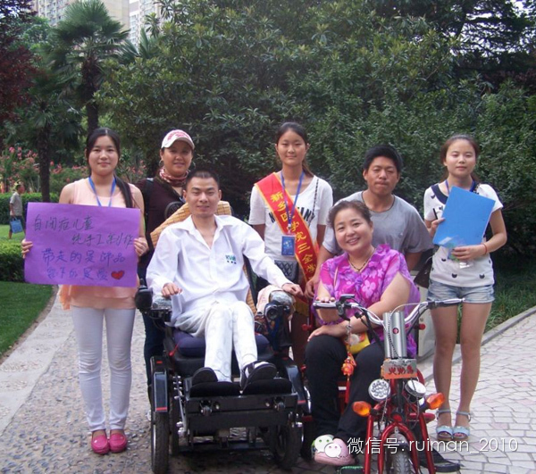 大学生暑期实践“爱心义卖”圆满结束