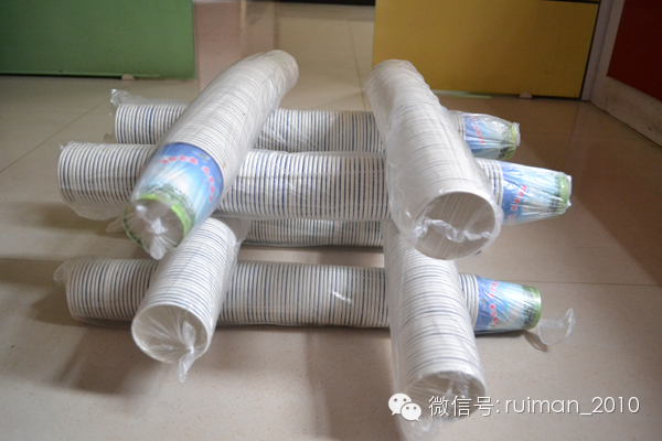 常棋凯家长送来了爱心纸杯