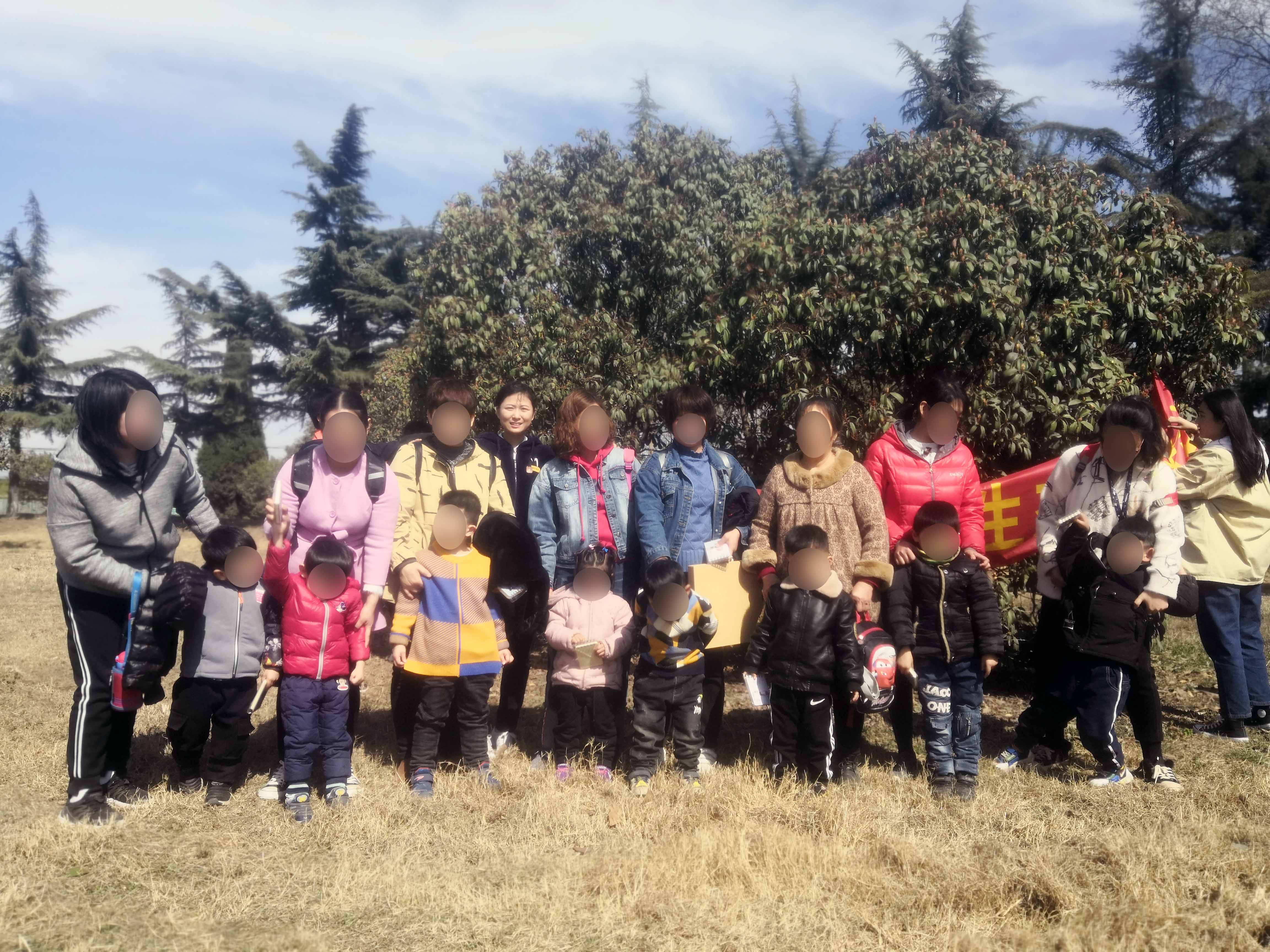 瑞曼语训携手公交二公司植树